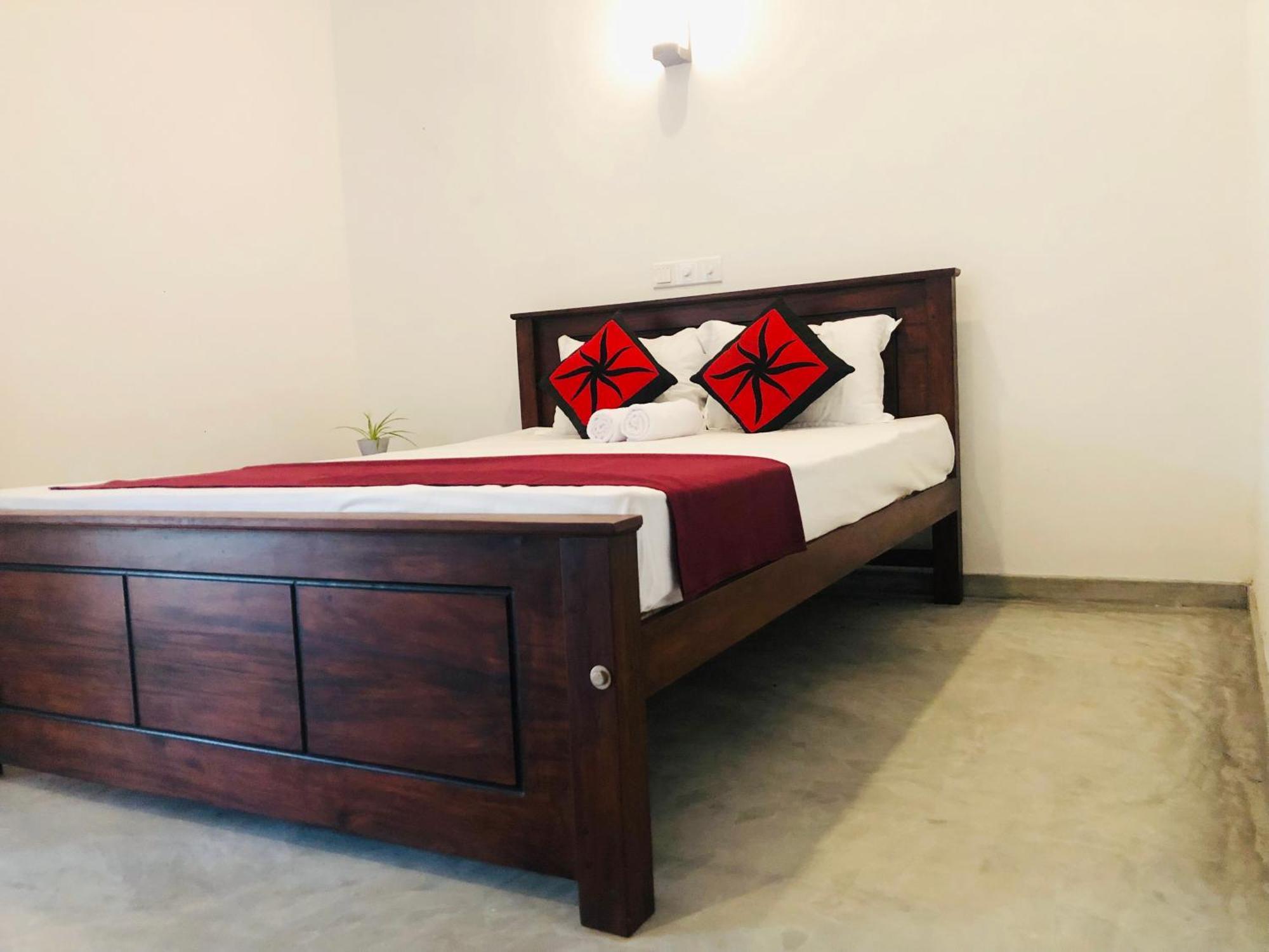 Waves Otel Hikkaduwa Dış mekan fotoğraf